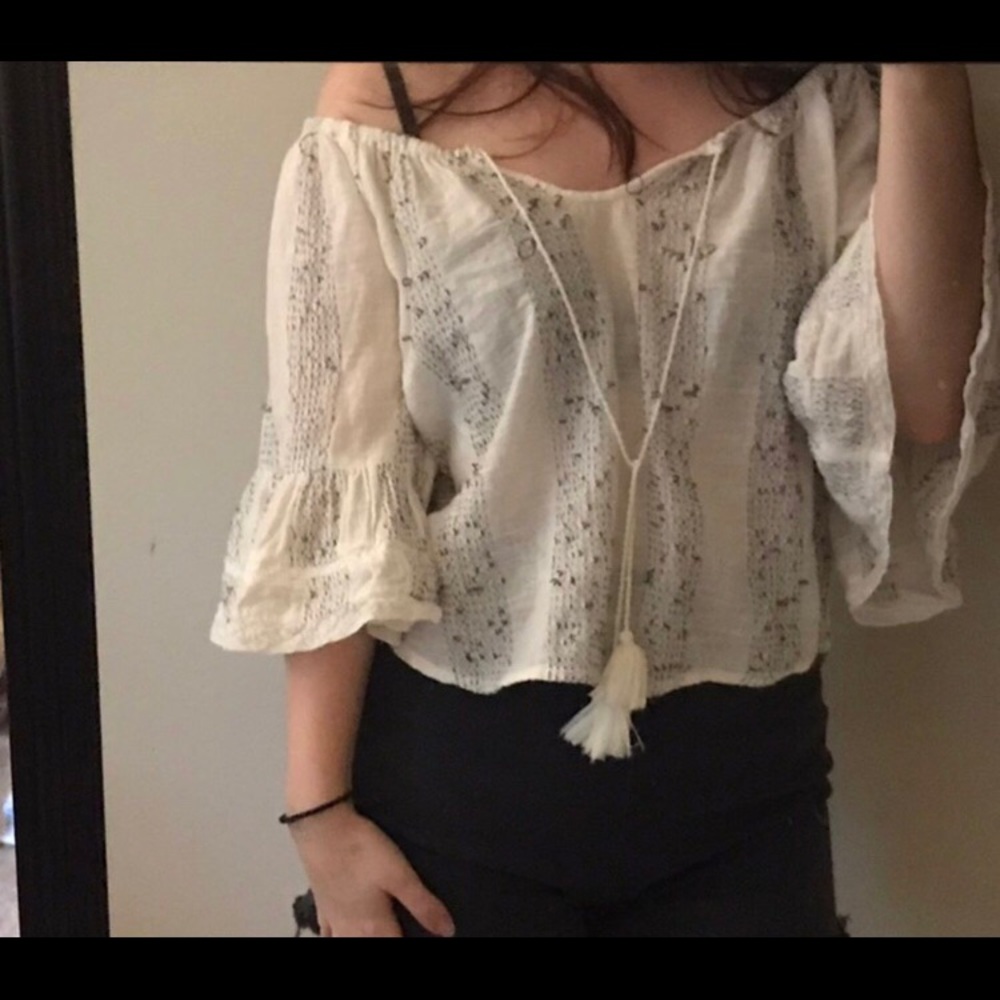 Women’s medium flowy blouse